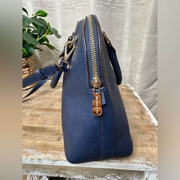 Michael Kors Cindy navy large dome crossbody leather purse with gold hardware - Picture 16 of 17